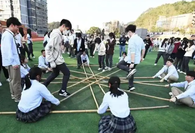 致力于提高教师素质与教学才能为区域教育注入新的生机