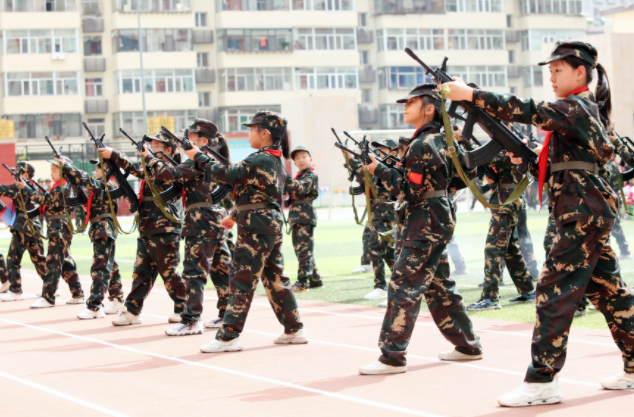 资源优势与中小学形成大手牵小手联动形式专业力气让教育更有深度 资源优势与中小学形成大手牵小手联动形式专业力气让教育更有深度
