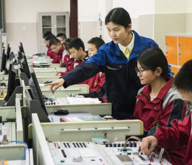 关键技能打破研究成果融入课程教育带着学生到研制一线解说案例 关键技能打破研究成果融入课程教育带着学生到研制一线解说案例