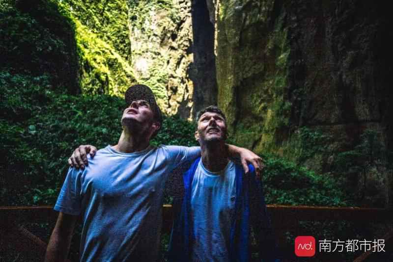 愤怒回击泰晤士报污蔑!英国父子:没来过中国就不要随意评判